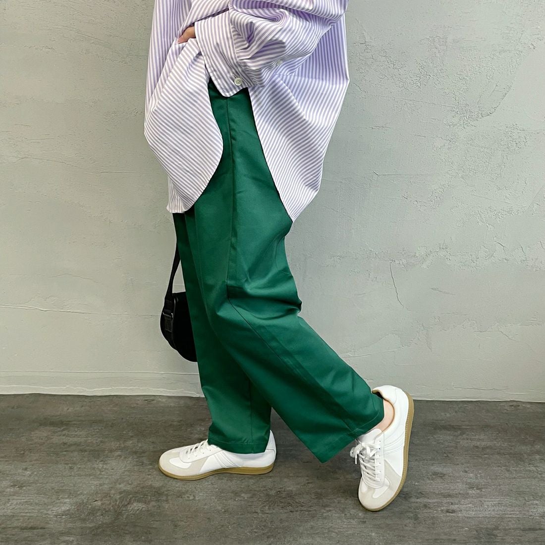 Jeans Factory Clothes [ジーンズファクトリークローズ] 1タック イージースラックスパンツ [22AWINW-03PT] GREEN &&モデル身長：161cm 着用サイズ：L&&