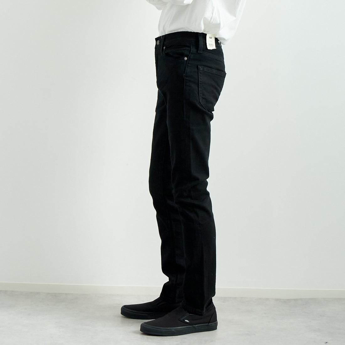 Levi’s [リーバイス] 511 クラシック スリムストレッチブラックカラーデニム [04511-15] 07 NIGHTSH &&モデル身長：182cm 着用サイズ：29&&