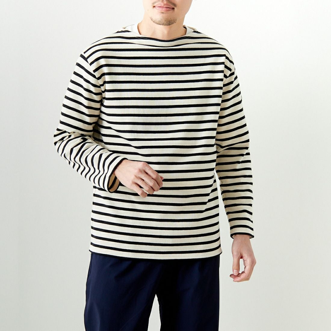 ST.JAMES [セントジェームス] バスクボーダーロングスリーブTシャツ [OUESSANT] ECR/NOI&&モデル身長：168cm 着用サイズ：4&&