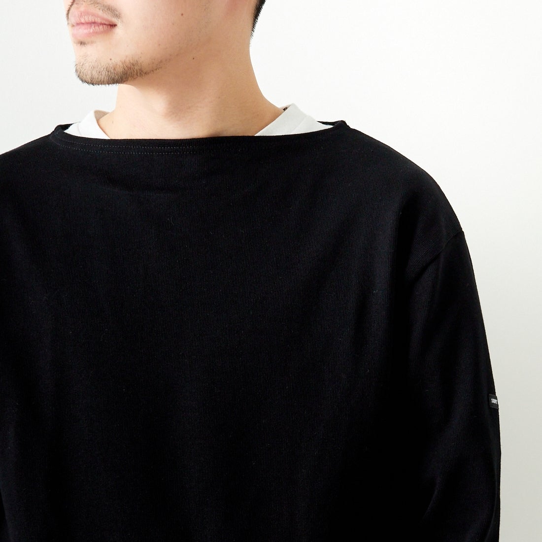 ST.JAMES [セントジェームス] バスクロングスリーブTシャツ [OUESSANT-SD] NOIR&&モデル身長：168cm 着用サイズ：5&&