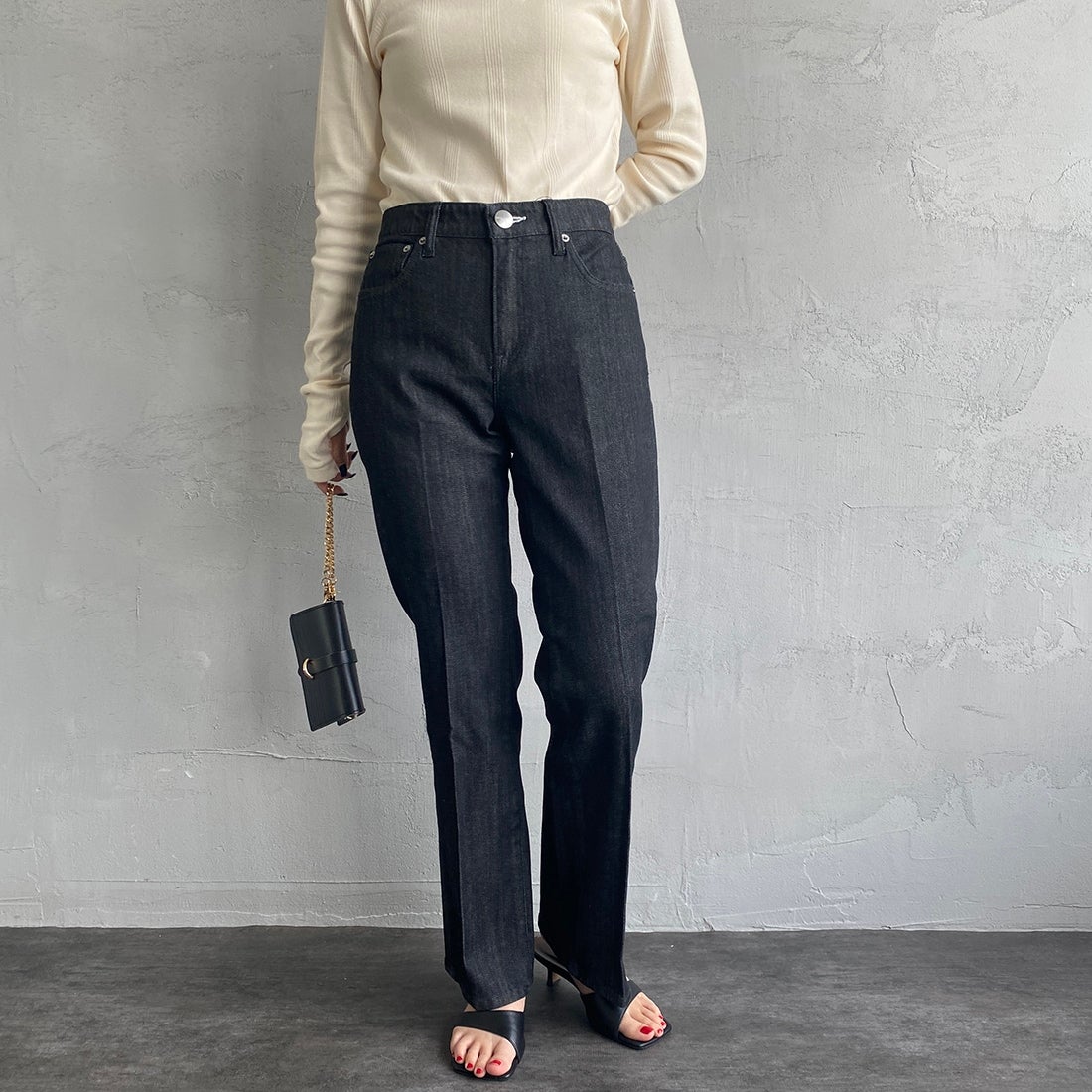 RED CARD TOKYO [レッドカード トーキョー] 辺見えみりコラボレーションモデル Emily ミッドライズフレアデニム [603513HE01-JF] C-BLK RINS &&モデル身長：156cm 着用サイズ：24&&