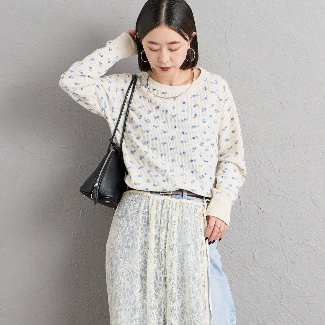 JE MORGAN [ジェイイーモーガン] ワッフル青花柄ロングスリーブTシャツ [JC091-59S] 04 NATURAL &&モデル身長：150cm 着用サイズ：F&&