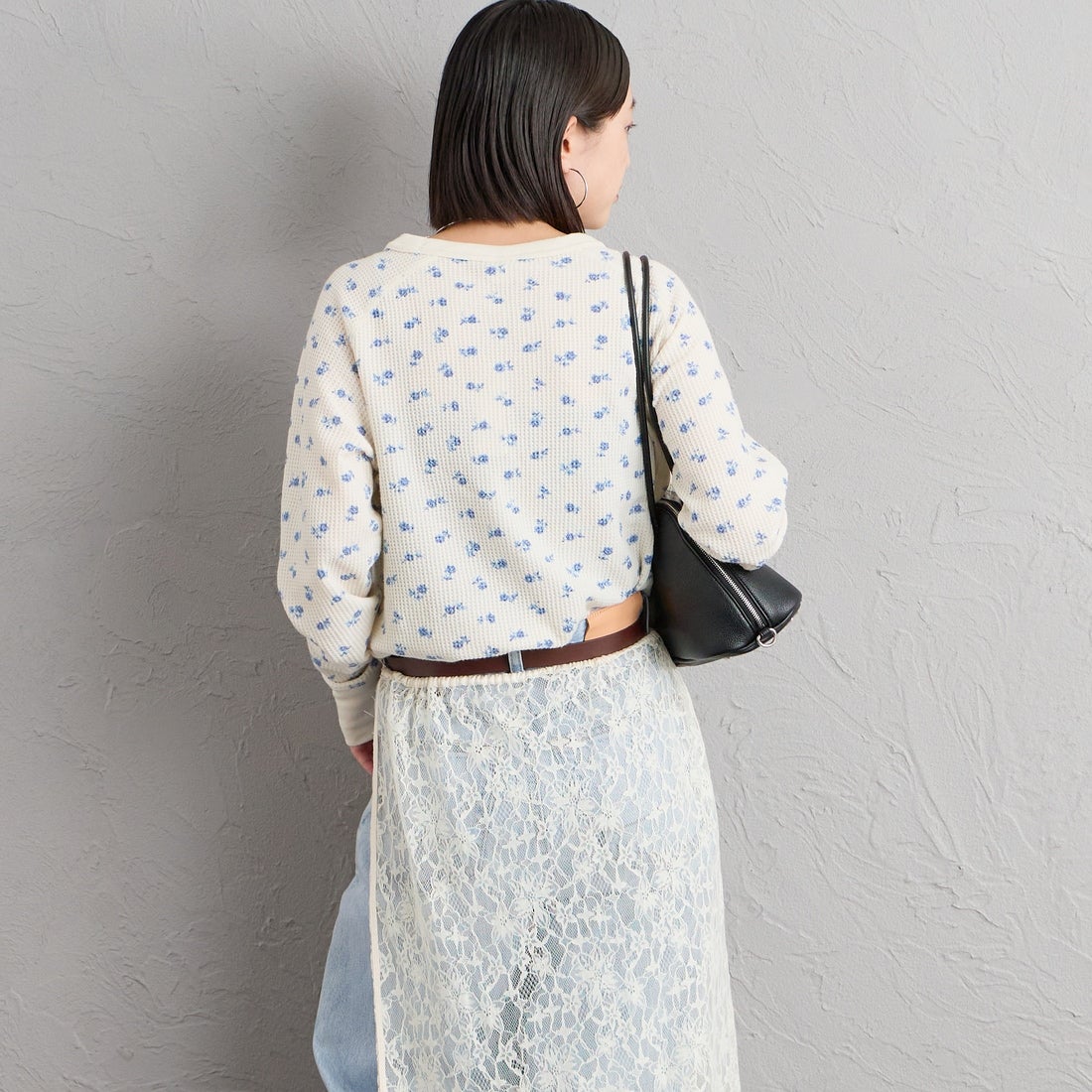 JE MORGAN [ジェイイーモーガン] ワッフル青花柄ロングスリーブTシャツ [JC091-59S] 04 NATURAL &&モデル身長：150cm 着用サイズ：F&&