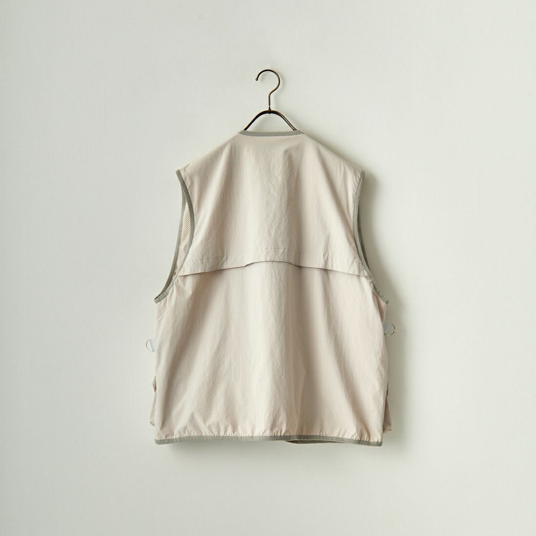 UNIVERSAL OVERALL [ユニバーサルオーバーオール] 別注 MAKINOガーデナーベスト [U2313404IN-JF] IVORY