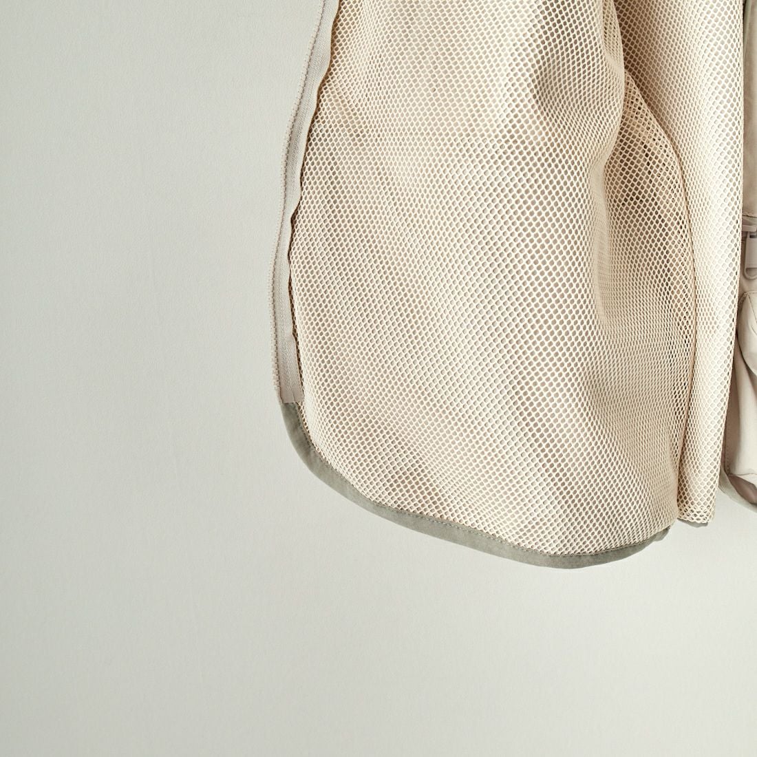 UNIVERSAL OVERALL [ユニバーサルオーバーオール] 別注 MAKINOガーデナーベスト [U2313404IN-JF] IVORY