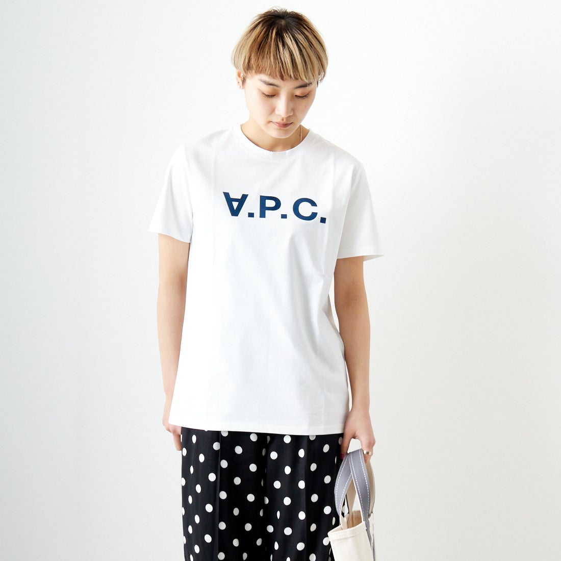 新品未使用 A.P.C. ホワイト 半袖Tシャツ 日本限定シルバーロゴ A.P.C. [アー・ペー・セー] VPCロゴTシャツ [T-SHIRT-VPC-BLANC-H