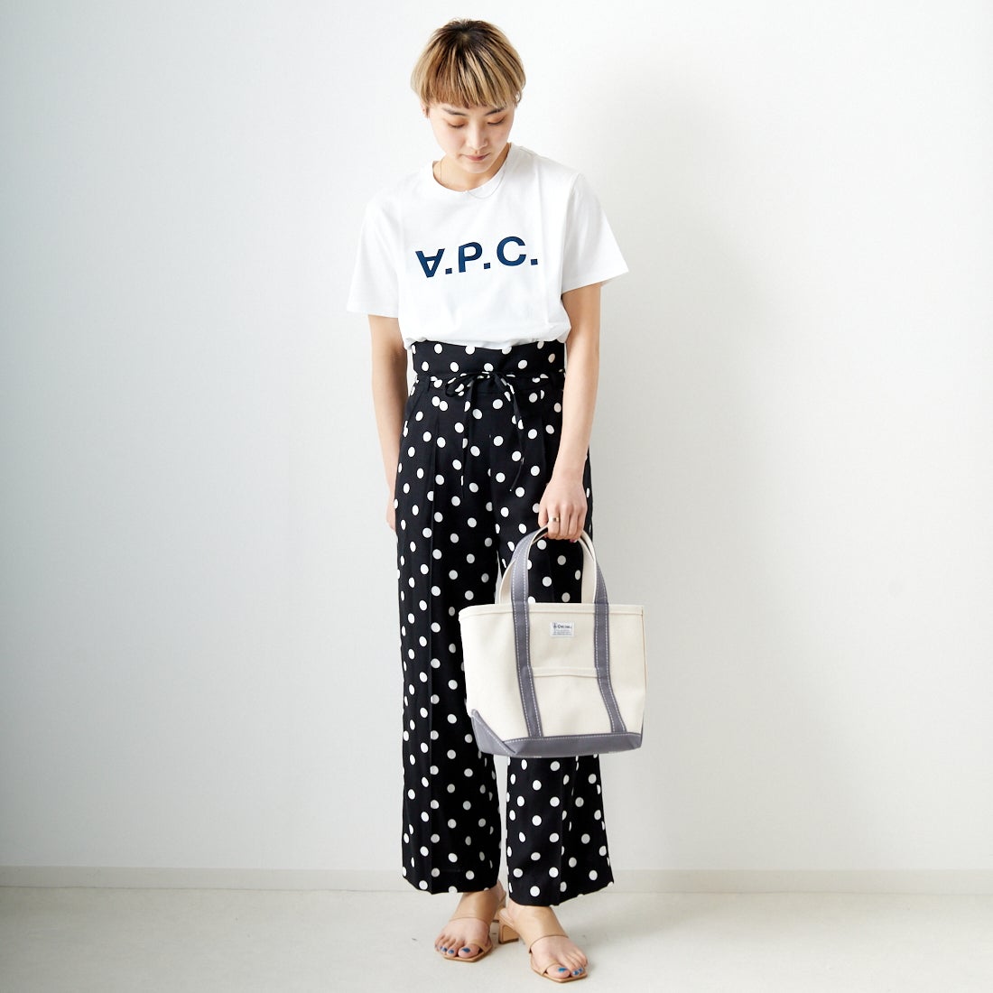 A.P.C. [アー・ペー・セー] VPCロゴTシャツ [T-SHIRT-VPC-BLANC-H] 39 D.NAVY &&モデル身長：160cm 着用サイズ：XS&&