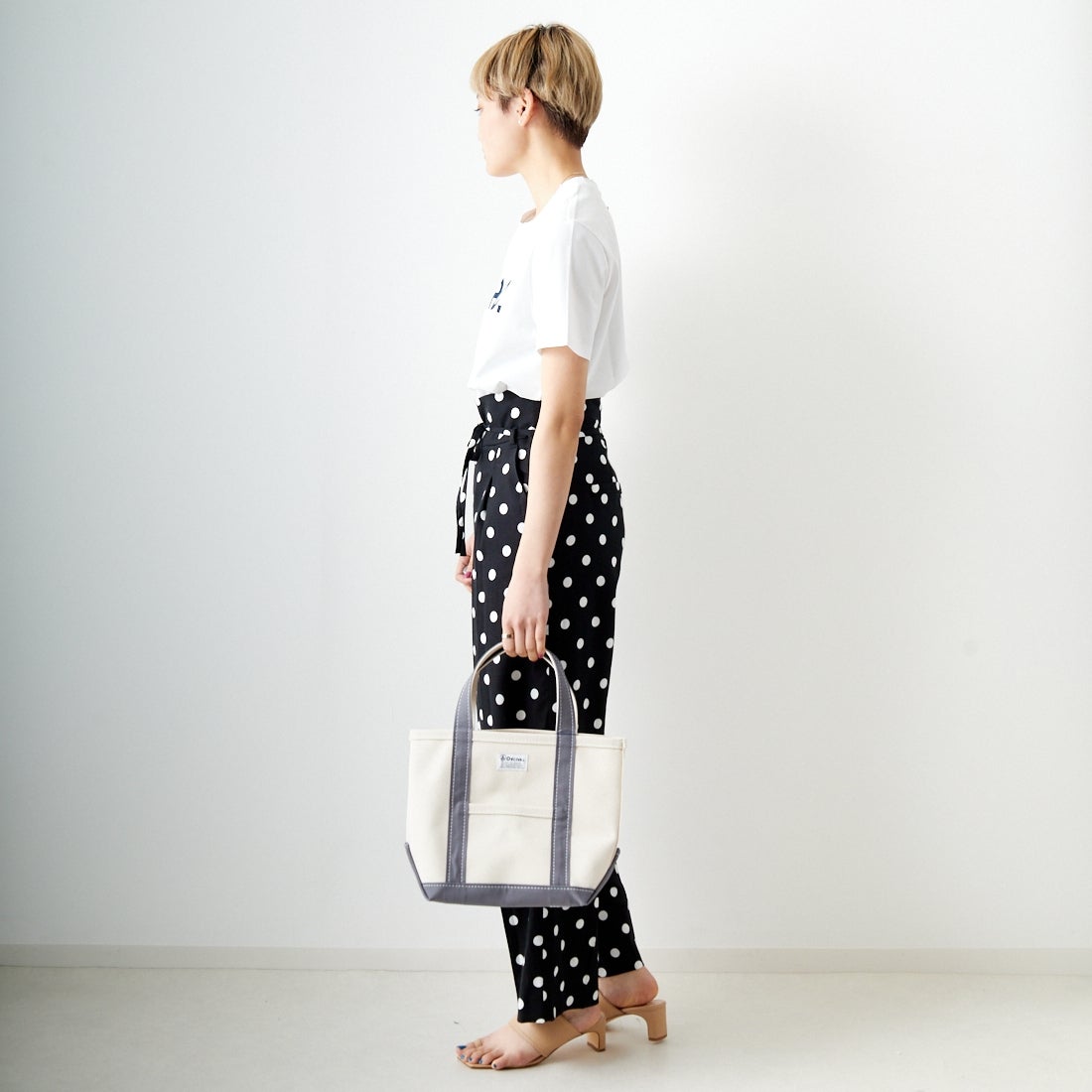 A.P.C. [アー・ペー・セー] VPCロゴTシャツ [T-SHIRT-VPC-BLANC-H] 39 D.NAVY &&モデル身長：160cm 着用サイズ：XS&&