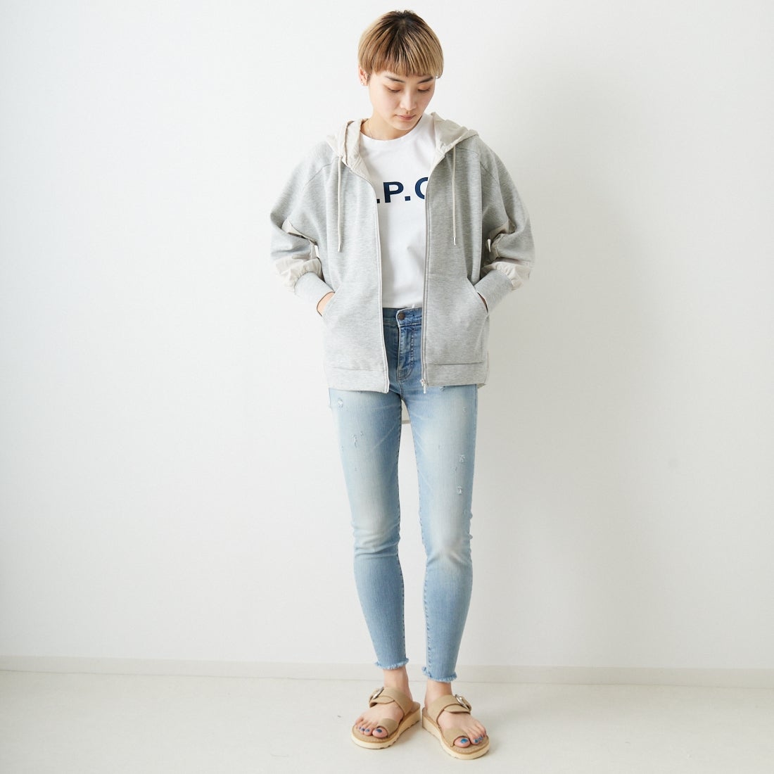 A.P.C. [アー・ペー・セー] VPCロゴTシャツ [T-SHIRT-VPC-BLANC-H] 39 D.NAVY &&モデル身長：160cm 着用サイズ：XS&&