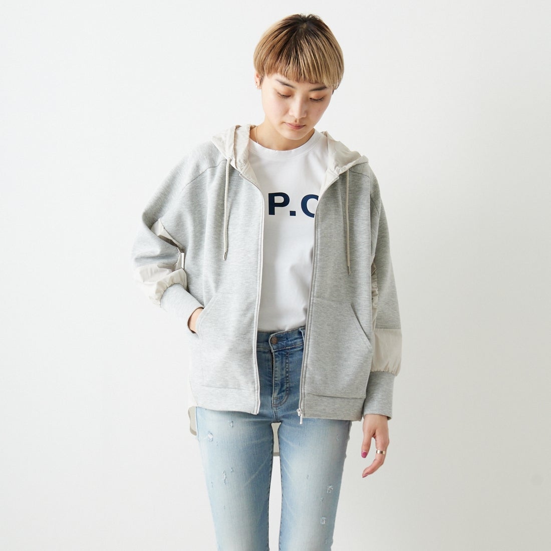 A.P.C. [アー・ペー・セー] VPCロゴTシャツ [T-SHIRT-VPC-BLANC-H] 39 D.NAVY &&モデル身長：160cm 着用サイズ：XS&&