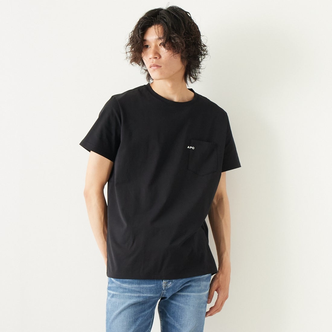 A.P.C. [アー・ペー・セー] ポケットTシャツ [POCKET-EMB-T] 99NOIR &&モデル身長：182cm 着用サイズ：L&&