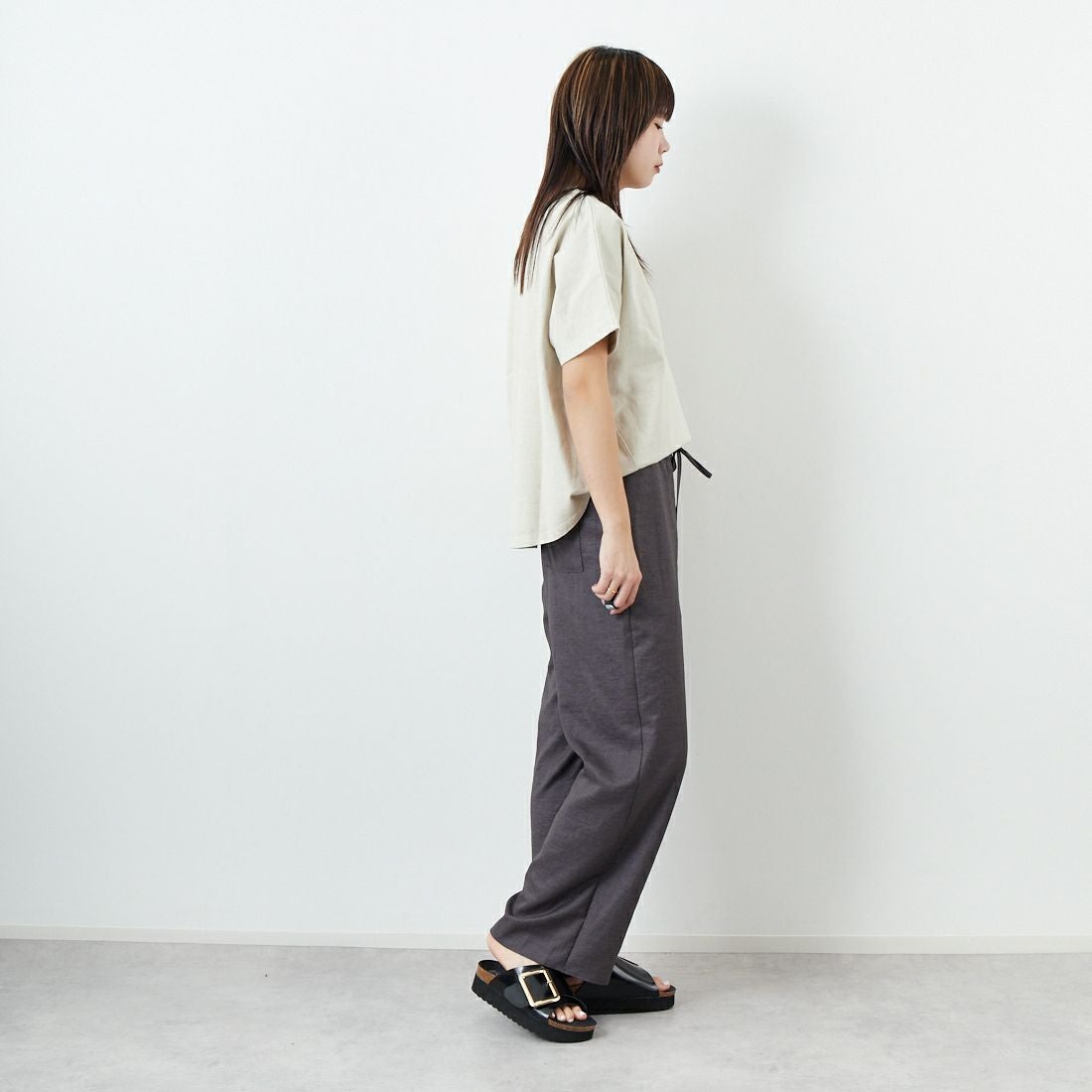 Jeans Factory Clothes [ジーンズファクトリークローズ] 杢調タンブラーツイルワイドパンツ [J-4402] 030 ﾁｬｺｰﾙ &&モデル身長：167cm 着用サイズ：38&&