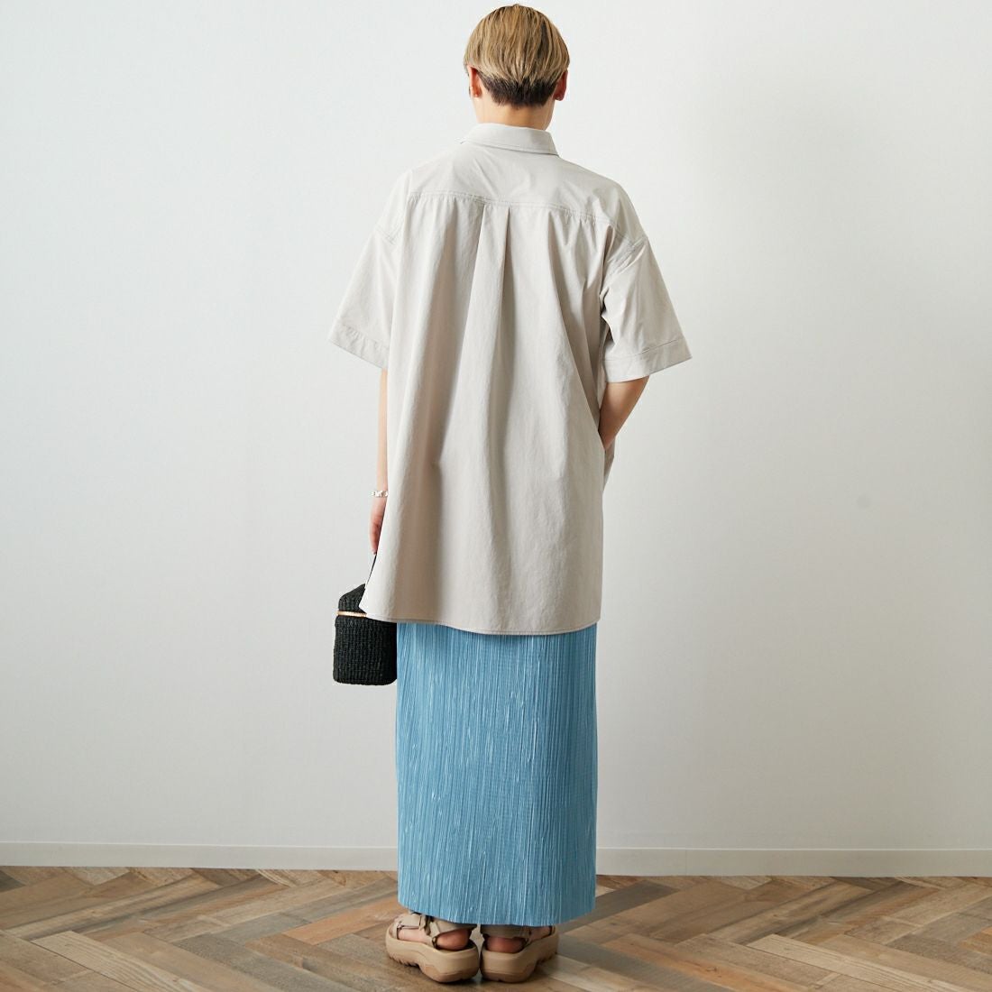 UNIVERSAL OVERALL [ユニバーサルオーバーオール] 別注 MAKINO ガーデナーシャツジャケット [U2312806IN-JF] IVORY &&モデル身長：160cm 着用サイズ：F&&