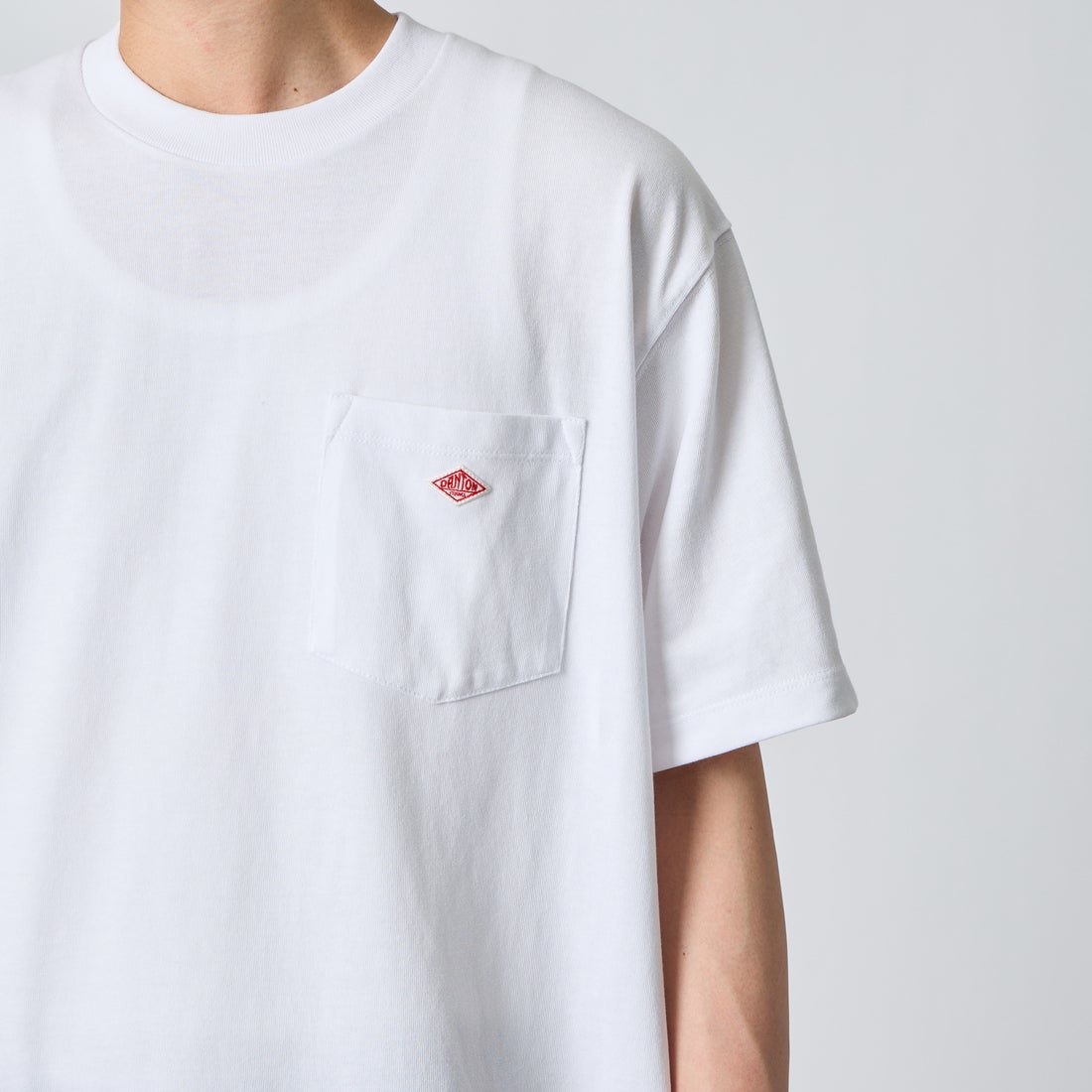 DANTON [ダントン] ソリッド ポケットTシャツ [DT-C0198TCB] WHITE &&モデル身長：177cm 着用サイズ：XL&&