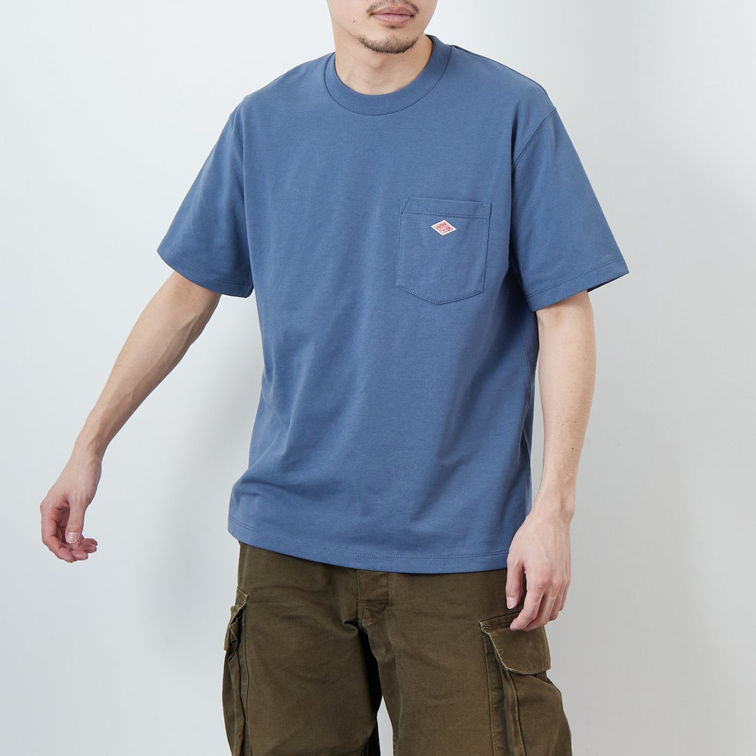 DANTON [ダントン] ソリッド ポケットTシャツ [DT-C0198TCB] DK.SAX &&モデル身長：168cm 着用サイズ：M&&