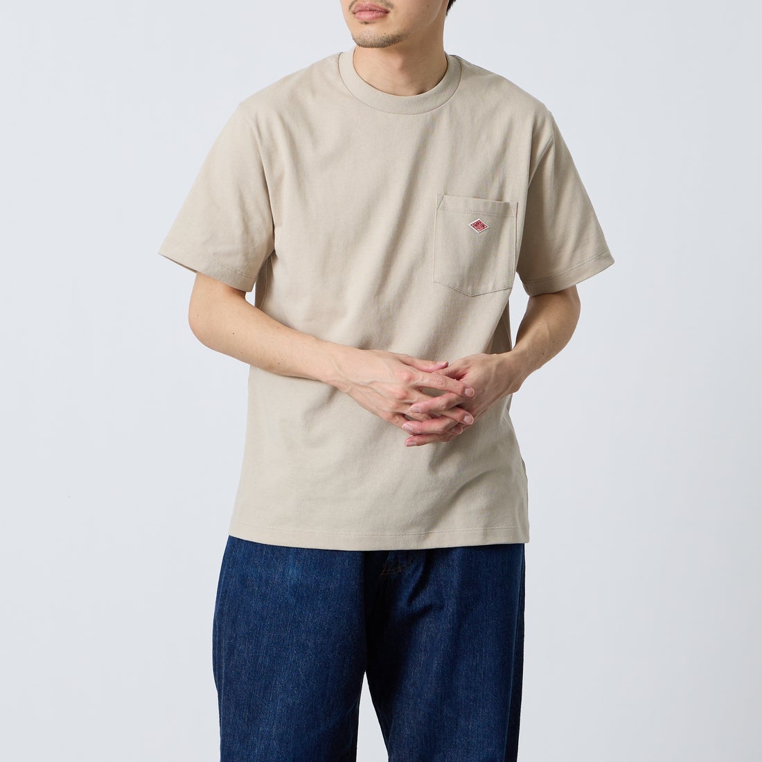 DANTON [ダントン] ソリッド ポケットTシャツ [DT-C0198TCB] GREIGE &&モデル身長：168cm 着用サイズ：S&&