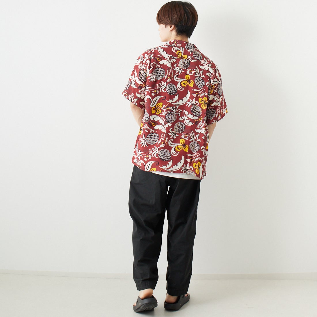 SUN SURF [サンサーフ] レーヨンハワイアンシャツ [SS39022] 138 BROWN &&モデル身長：169cm 着用サイズ：XL&&