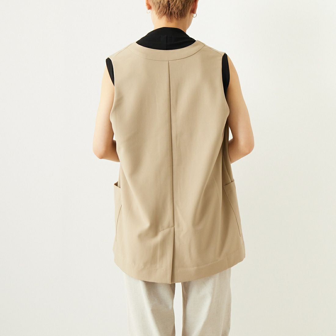 ALLUMER [アリュメール] コットンレーヨンミドルレングスジレ [8254615] 505 BEIGE &&モデル身長：160cm 着用サイズ：1&&