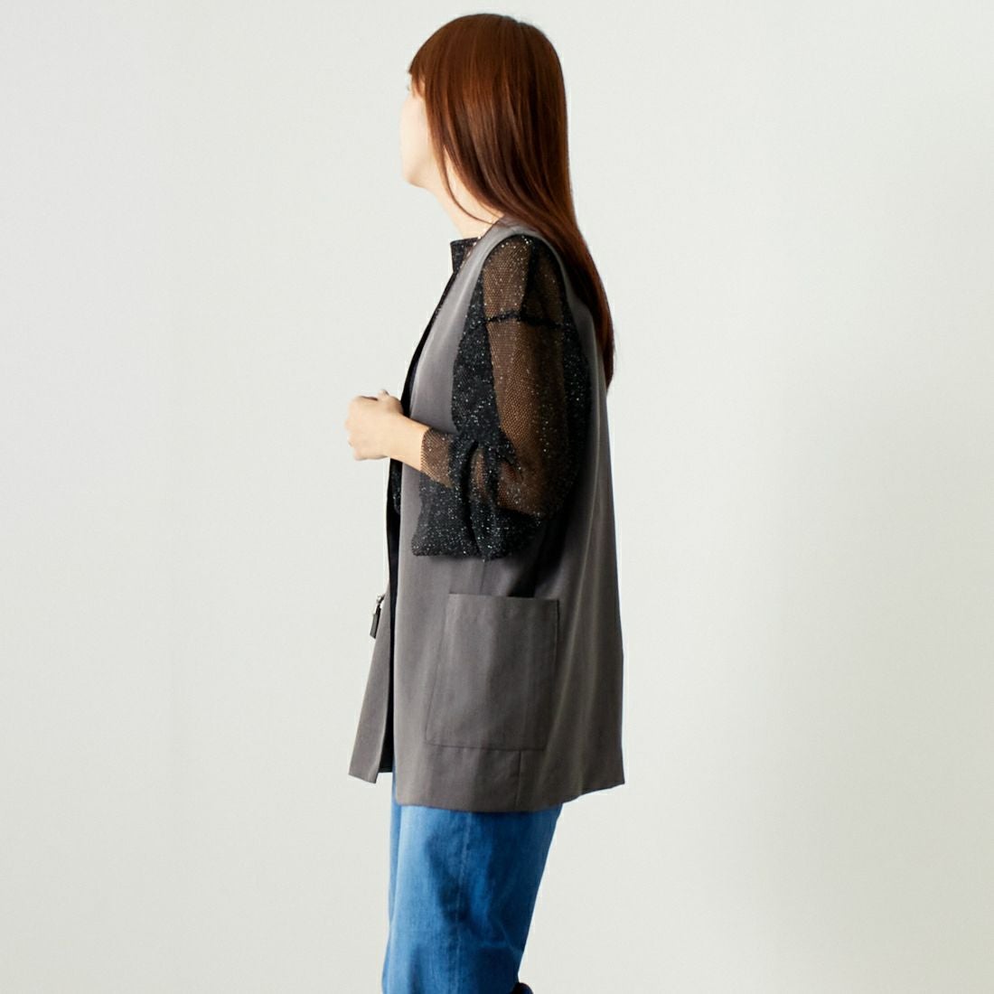 ALLUMER [アリュメール] コットンレーヨンミドルレングスジレ [8254615] 805 CHARCO &&モデル身長：167cm 着用サイズ：1&&