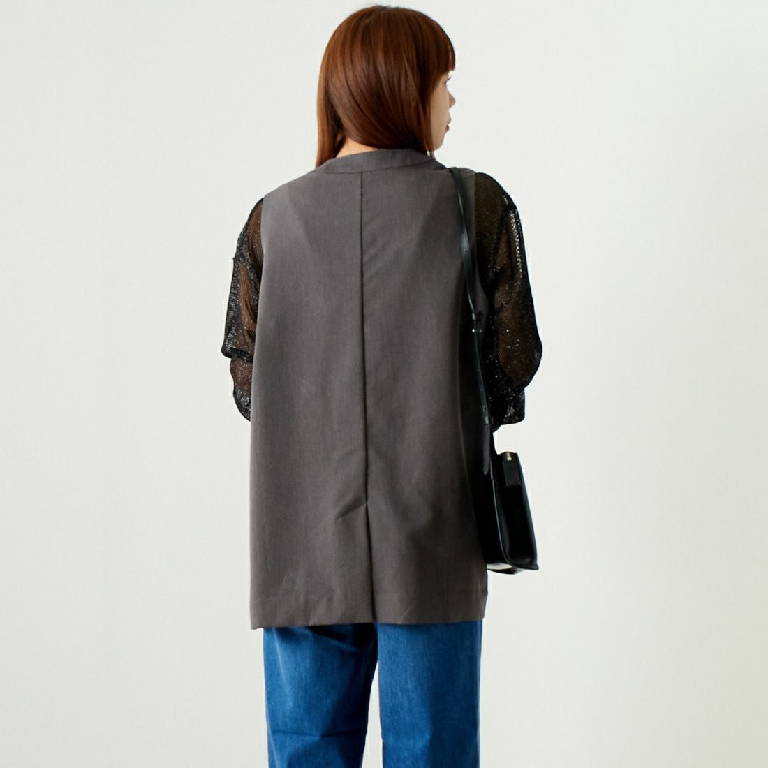 ALLUMER [アリュメール] コットンレーヨンミドルレングスジレ [8254615] 805 CHARCO &&モデル身長：167cm 着用サイズ：1&&