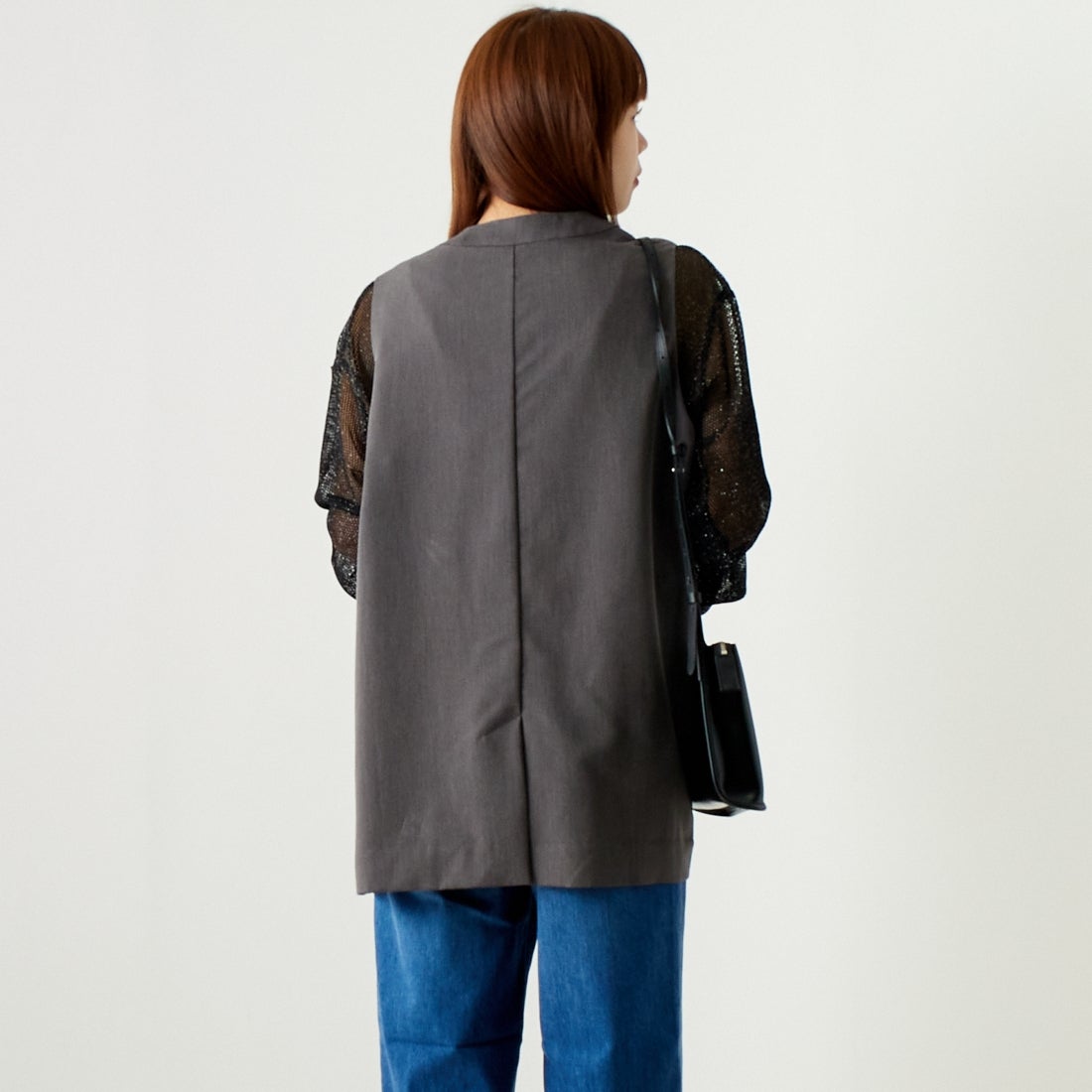 ALLUMER [アリュメール] コットンレーヨンミドルレングスジレ [8254615] 805 CHARCO &&モデル身長：167cm 着用サイズ：1&&