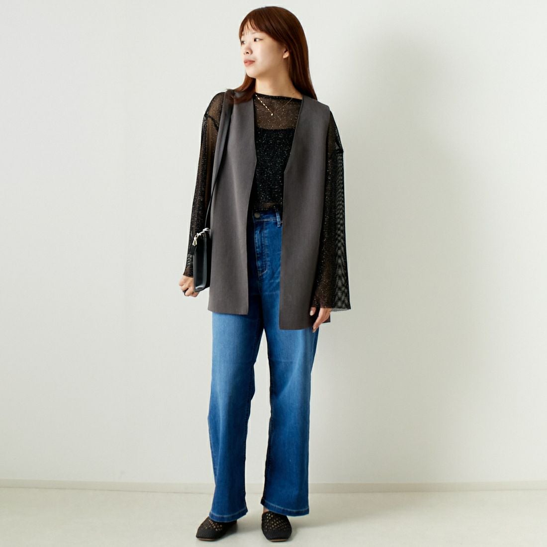 ALLUMER [アリュメール] コットンレーヨンミドルレングスジレ [8254615] 805 CHARCO &&モデル身長：167cm 着用サイズ：1&&