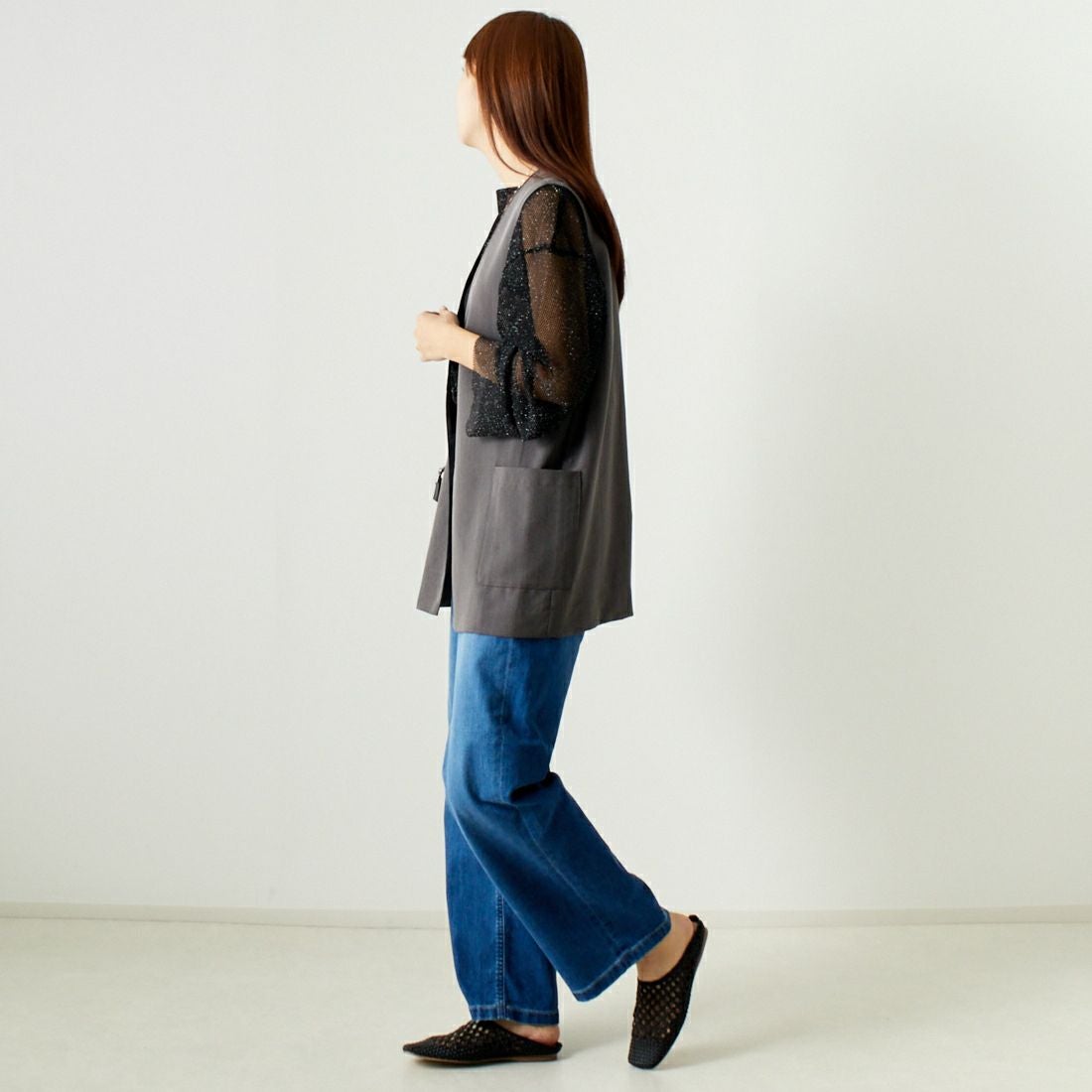 ALLUMER [アリュメール] コットンレーヨンミドルレングスジレ [8254615] 805 CHARCO &&モデル身長：167cm 着用サイズ：1&&