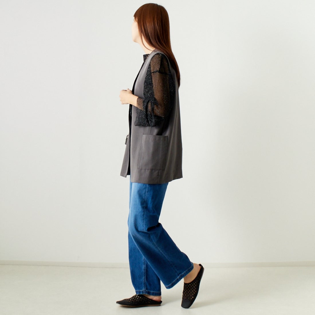 ALLUMER [アリュメール] コットンレーヨンミドルレングスジレ [8254615] 805 CHARCO &&モデル身長：167cm 着用サイズ：1&&