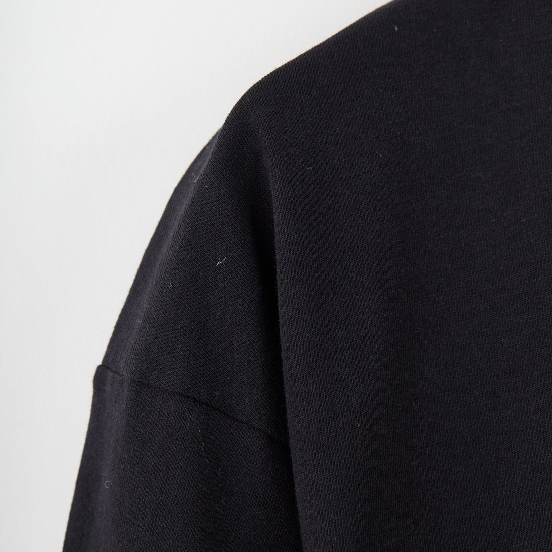 A.P.C. [アー・ペー・セー] ロゴ刺繍 ロングスリーブTシャツ [RUE-MADAME-H-MANCHES] 99 NOIR