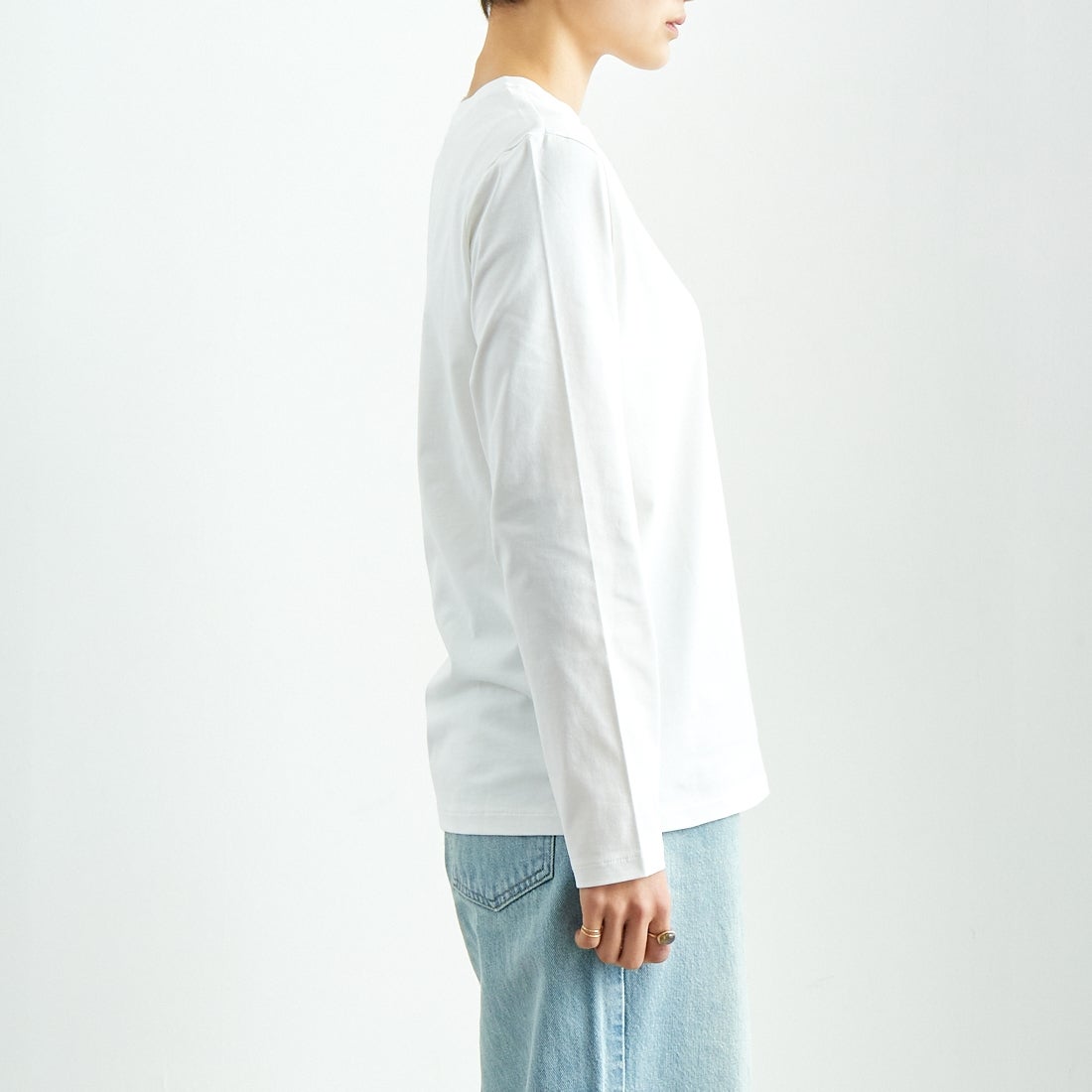 A.P.C. [アー・ペー・セー] ロゴ刺繍 長袖ポケットTシャツ [POCKET-EMB-T] 90 BLANC &&モデル身長：160cm 着用サイズ：XS&&