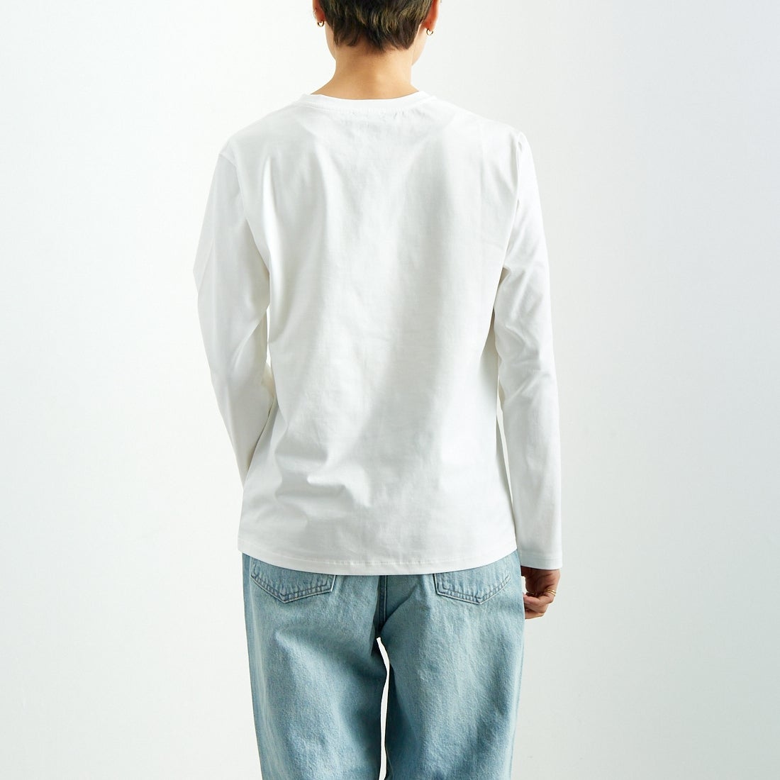 A.P.C. [アー・ペー・セー] ロゴ刺繍 長袖ポケットTシャツ [POCKET-EMB-T] 90 BLANC &&モデル身長：160cm 着用サイズ：XS&&