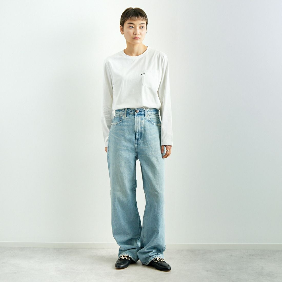 A.P.C. [アー・ペー・セー] ロゴ刺繍 長袖ポケットTシャツ [POCKET-EMB-T] 90 BLANC &&モデル身長：160cm 着用サイズ：XS&&