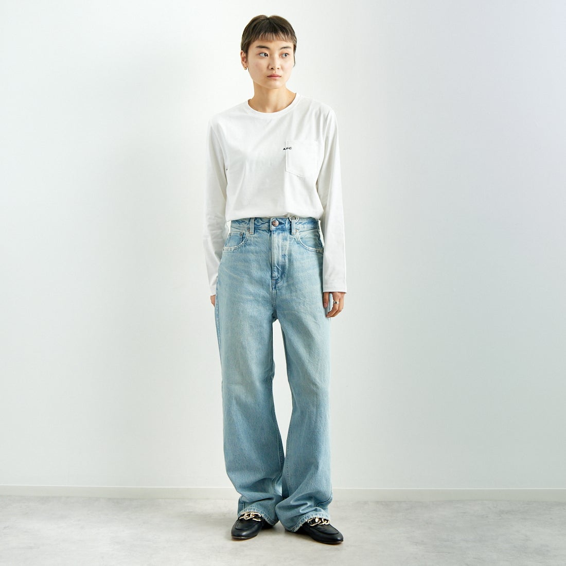 A.P.C. [アー・ペー・セー] ロゴ刺繍 長袖ポケットTシャツ [POCKET-EMB-T] 90 BLANC &&モデル身長：160cm 着用サイズ：XS&&