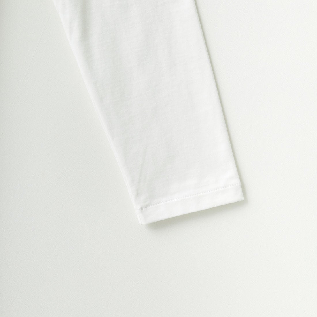 A.P.C. [アー・ペー・セー] ロゴ刺繍 長袖ポケットTシャツ [POCKET-EMB-T] 90 BLANC