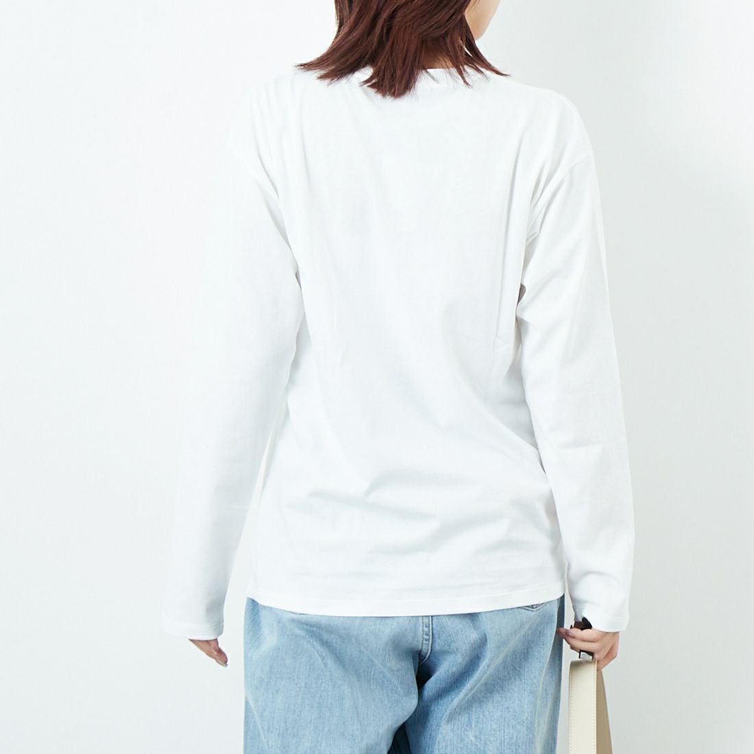 A.P.C. [アー・ペー・セー] ロゴ刺繍 ロングスリーブTシャツ [RUE-MADAME-H-MANCHES] 90 BLANC &&モデル身長：167cm 着用サイズ：XS&&