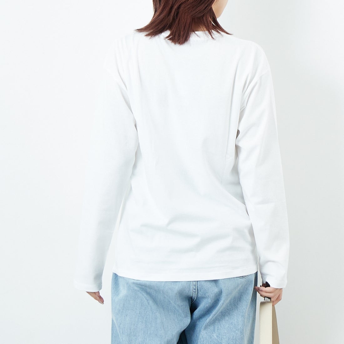 A.P.C. [アー・ペー・セー] ロゴ刺繍 ロングスリーブTシャツ [RUE-MADAME-H-MANCHES] 90 BLANC &&モデル身長：167cm 着用サイズ：XS&&