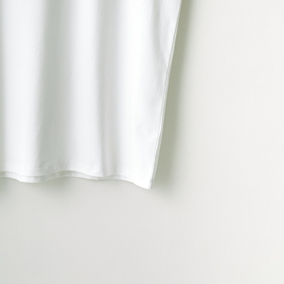 A.P.C. [アー・ペー・セー] ロゴ刺繍 ロングスリーブTシャツ [RUE-MADAME-H-MANCHES] 90 BLANC