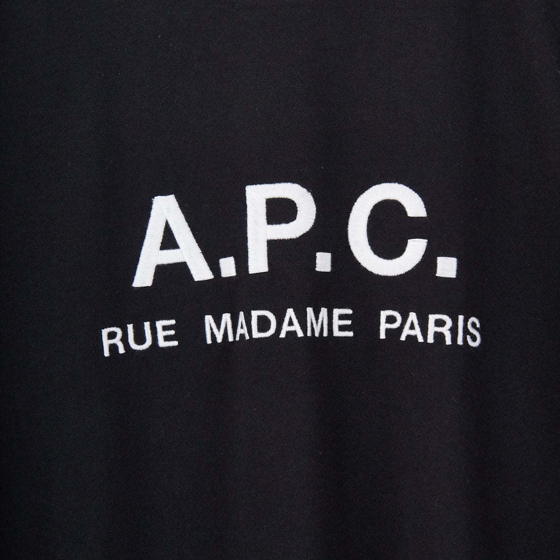 A.P.C. [アー・ペー・セー] ロゴ刺繍 ロングスリーブTシャツ [RUE-MADAME-H-MANCHES] 99 NOIR