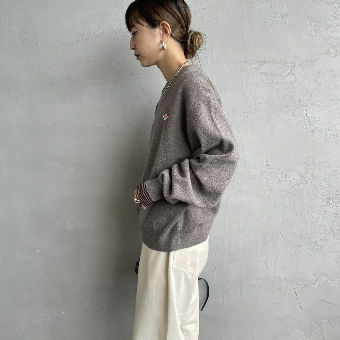 DANTON [ダントン] クルーネックプルオーバーニット [DT-D0027LMW] TAUPE &&モデル身長：150cm 着用サイズ：38&&