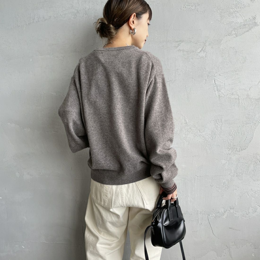 DANTON [ダントン] クルーネックプルオーバーニット [DT-D0027LMW] TAUPE &&モデル身長：150cm 着用サイズ：38&&