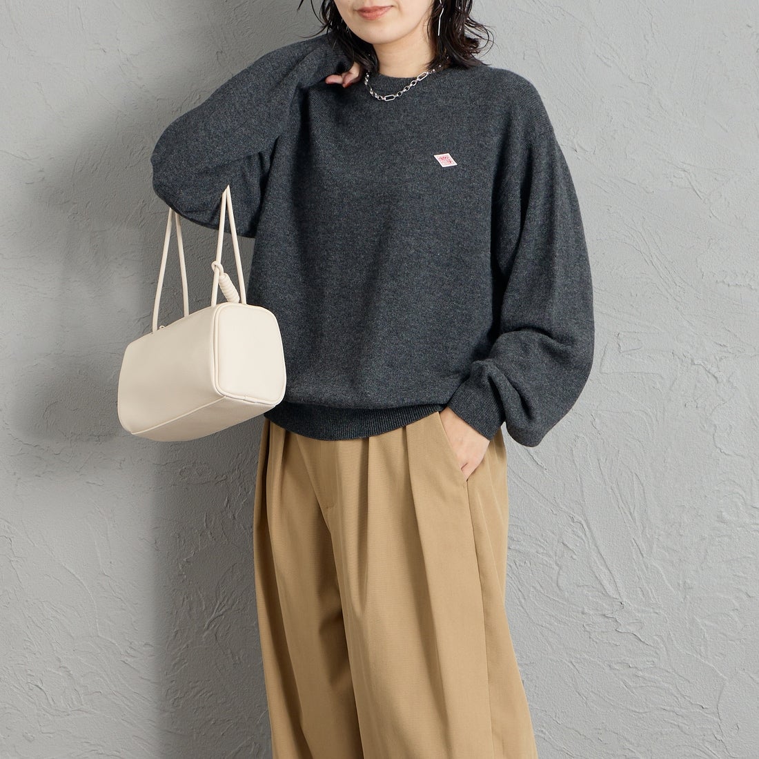 DANTON [ダントン] クルーネックプルオーバーニット [DT-D0027LMW] CARBON &&モデル身長：160cm 着用サイズ：38&&