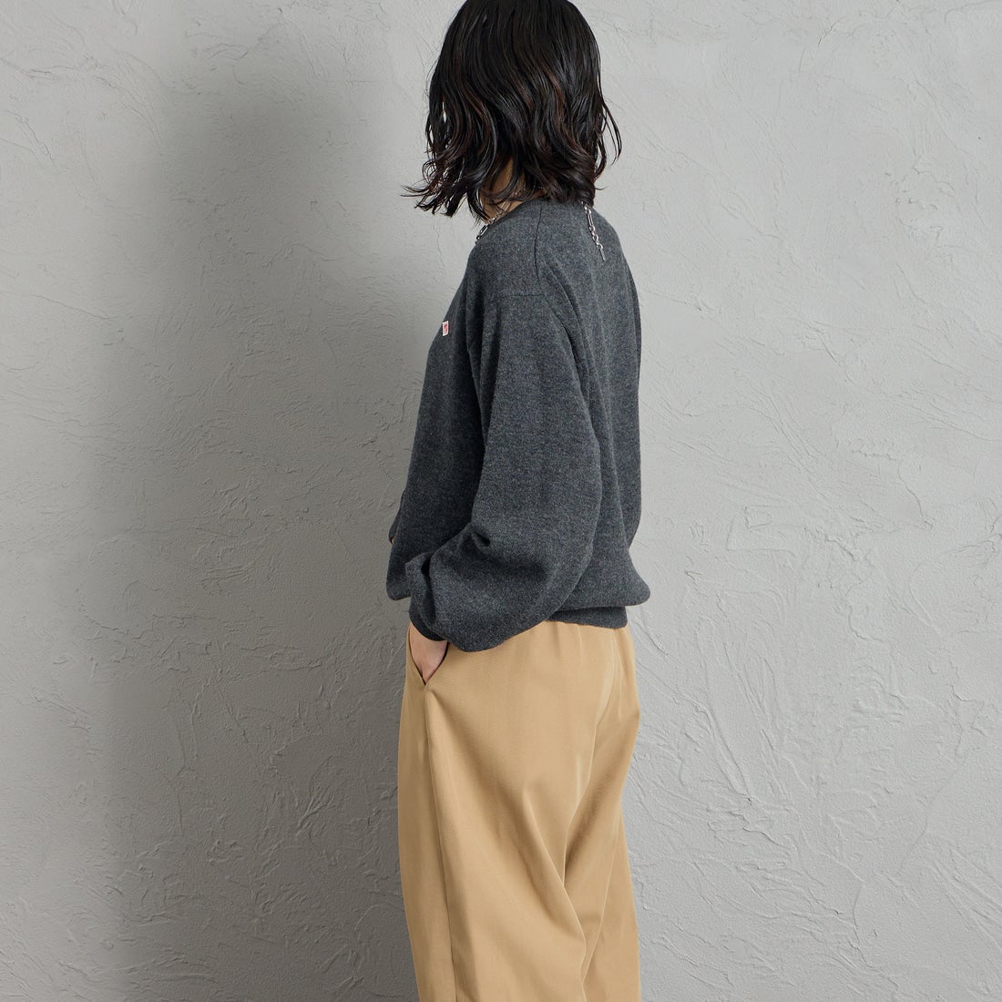 DANTON [ダントン] クルーネックプルオーバーニット [DT-D0027LMW] CARBON &&モデル身長：160cm 着用サイズ：38&&