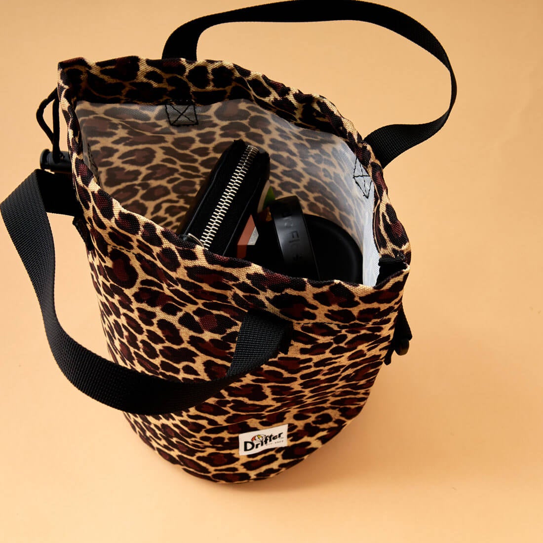 Drifter [ドリフター] ドローストリングポーチ [DFV1200] 77 LEOPARD