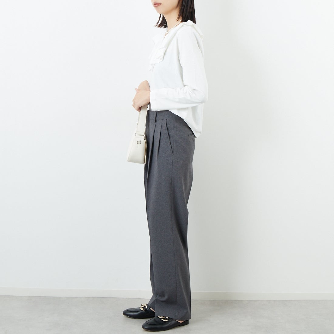 THE SHINZONE [ザ シンゾーン] クライスラーパンツ [21AMSPA01] 06 GRAY &&モデル身長：162cm 着用サイズ：PO&&