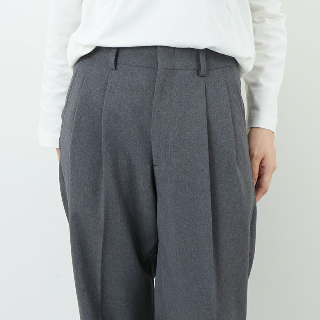 THE SHINZONE [ザ シンゾーン] クライスラーパンツ [21AMSPA01] 06 GRAY &&モデル身長：162cm 着用サイズ：PO&&