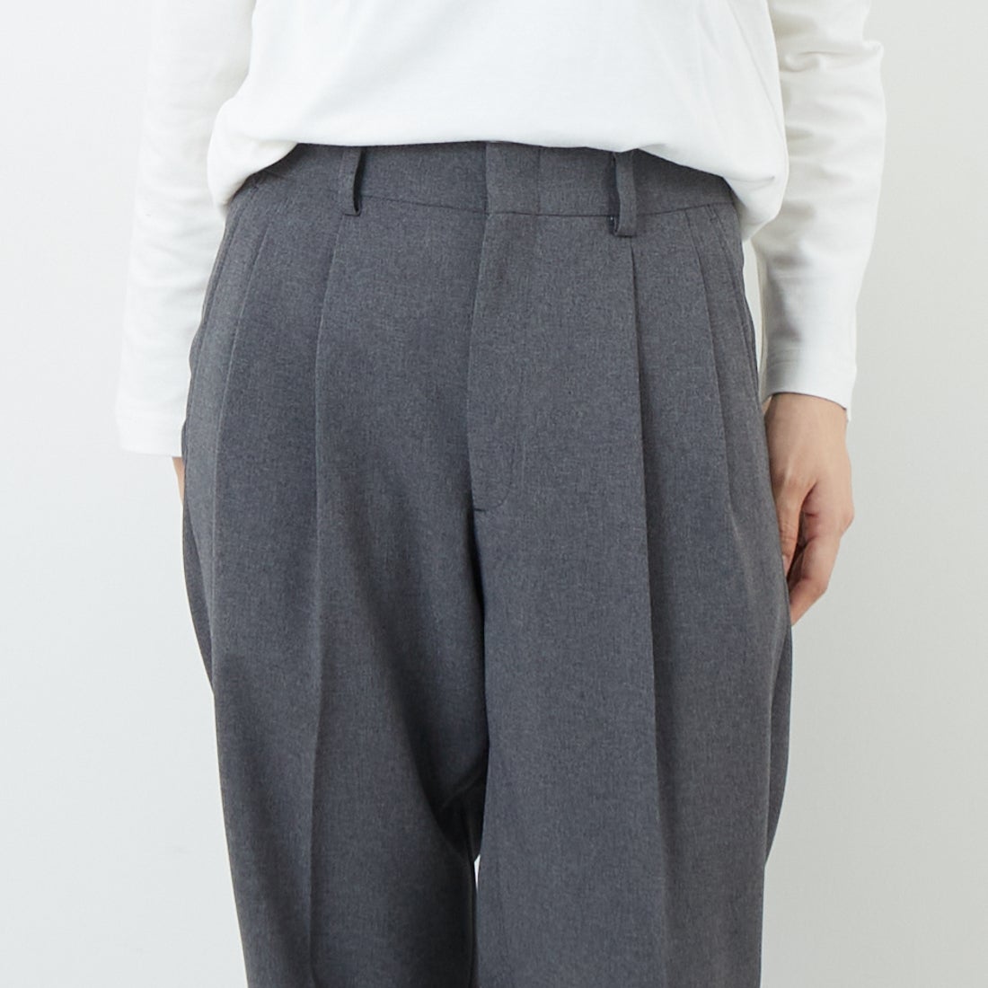 THE SHINZONE [ザ シンゾーン] クライスラーパンツ [21AMSPA01] 06 GRAY &&モデル身長：162cm 着用サイズ：PO&&