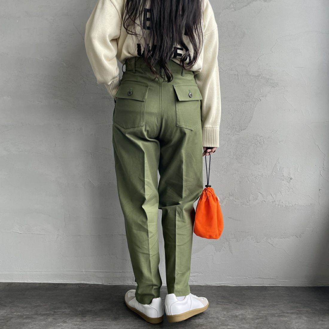 THE SHINZONE [ザ シンゾーン] ベイカーパンツ [15AMSPA18] 62 KHAKI&&モデル身長：156cm 着用サイズ：36&&