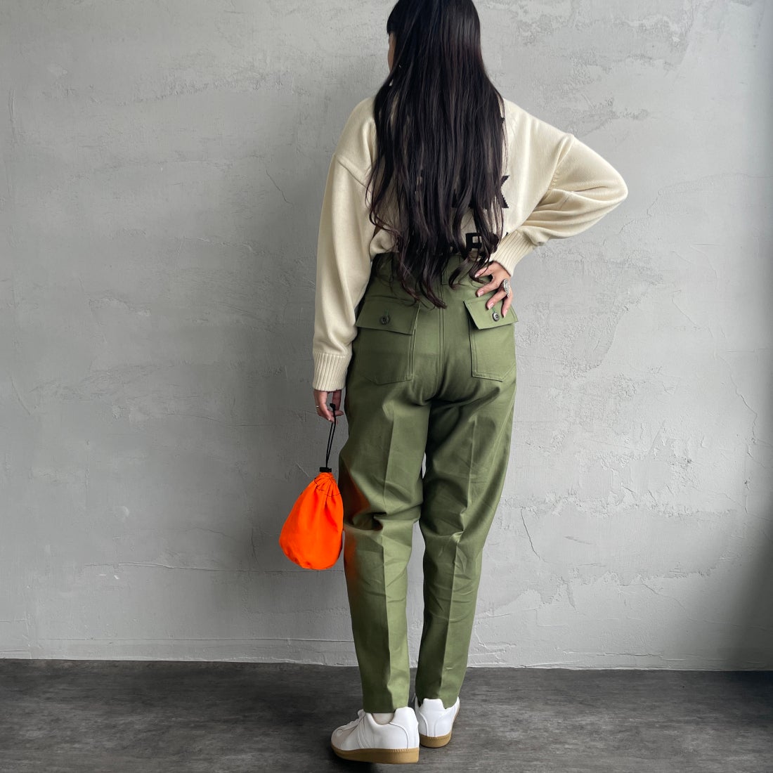 THE SHINZONE [ザ シンゾーン] ベイカーパンツ [15AMSPA18] 62 KHAKI &&モデル身長：156cm 着用サイズ：36&&
