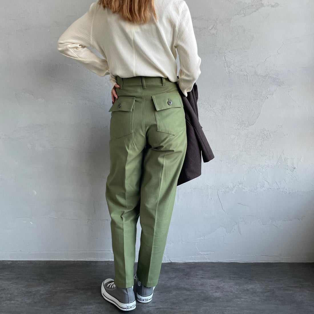 THE SHINZONE [ザ シンゾーン] ベイカーパンツ [15AMSPA18] 62 KHAKI &&モデル身長：156cm 着用サイズ：36&&