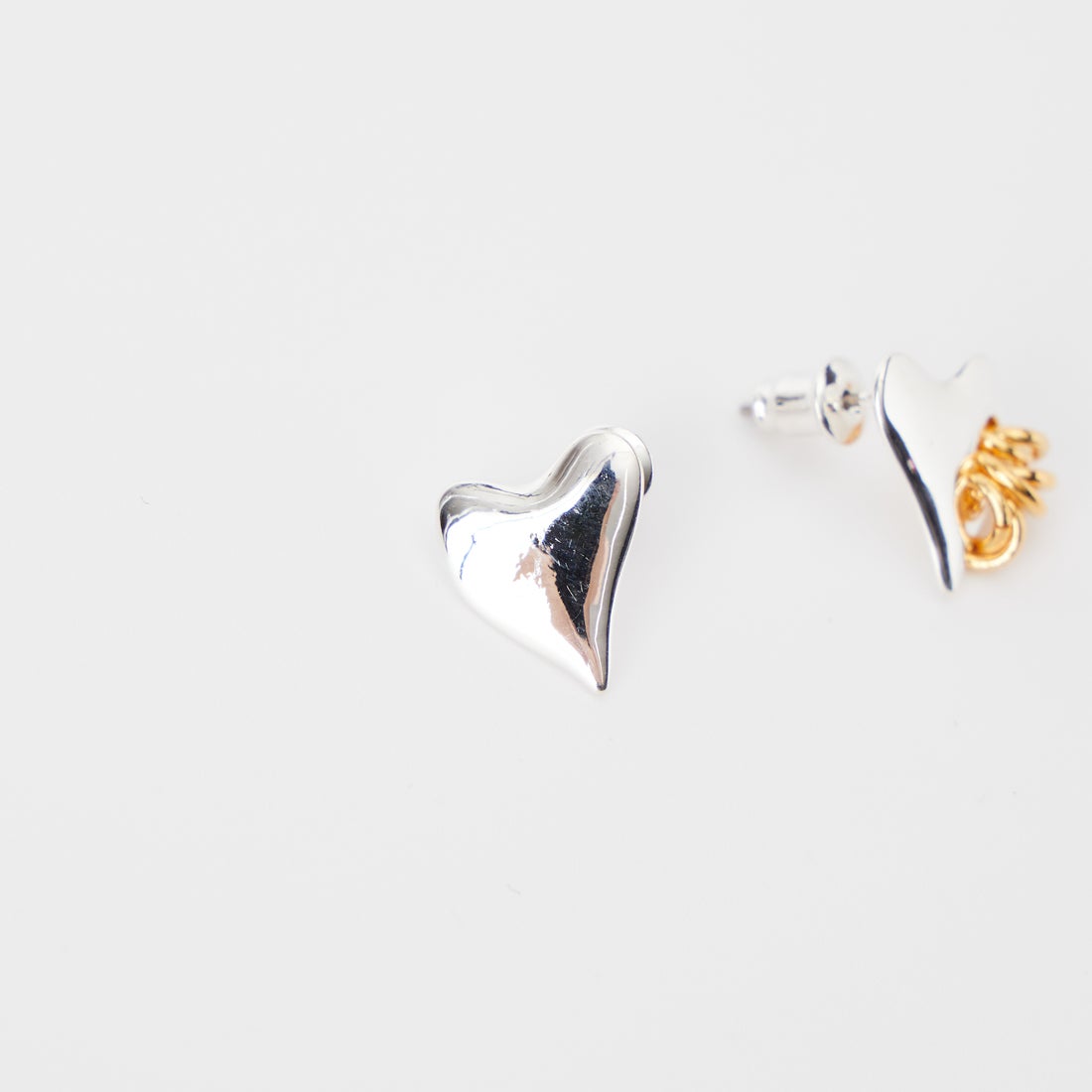 LAPUIS [ラピュイ] Coil Heartピアス [233-220101] ﾏﾙﾁ